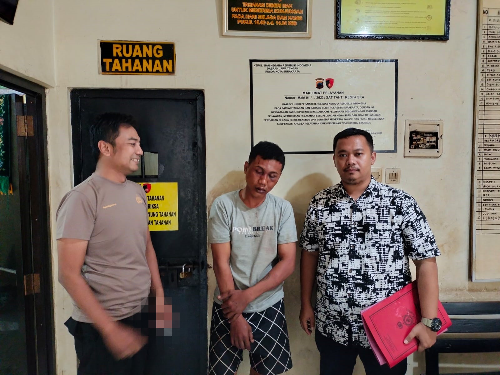 David Bagus Meitanto,34, warga Sangkrah yang nekat mencuri gas elpiji 3 Kg diamkan di Polres Jebres, Senin (10/2/2025).