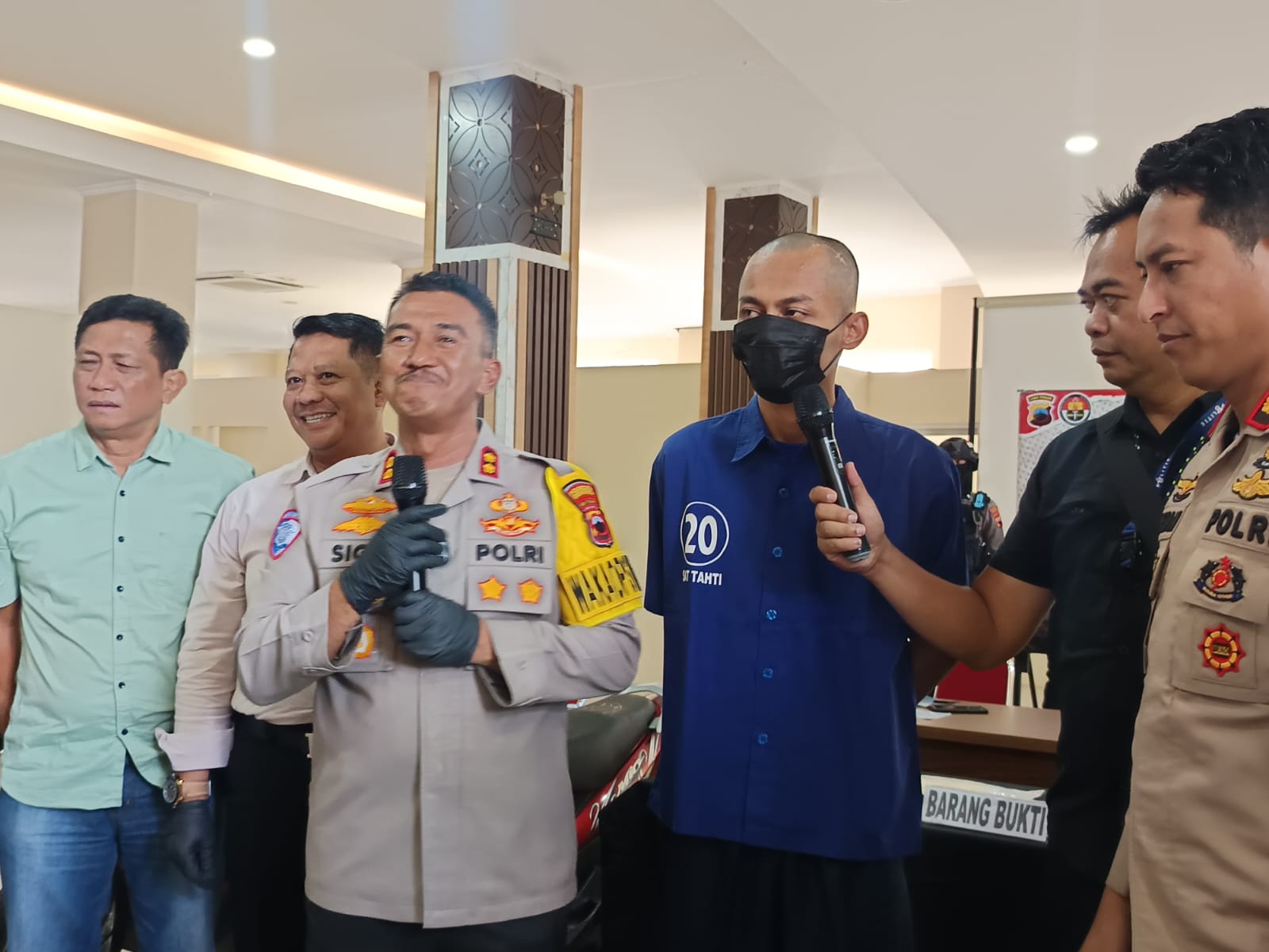 PK, 29, asal Lampung diinterogasi di Mapolresta Solo dalam kasus pencurian kendaraan bermotor dengan modus baru.