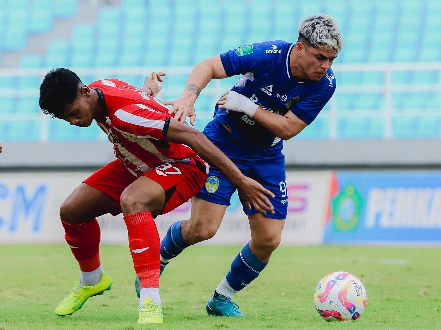 Laga Deltras FC melawan PSIM Jogja di Stadion Gelora Delta Sidoarjo (12/2).