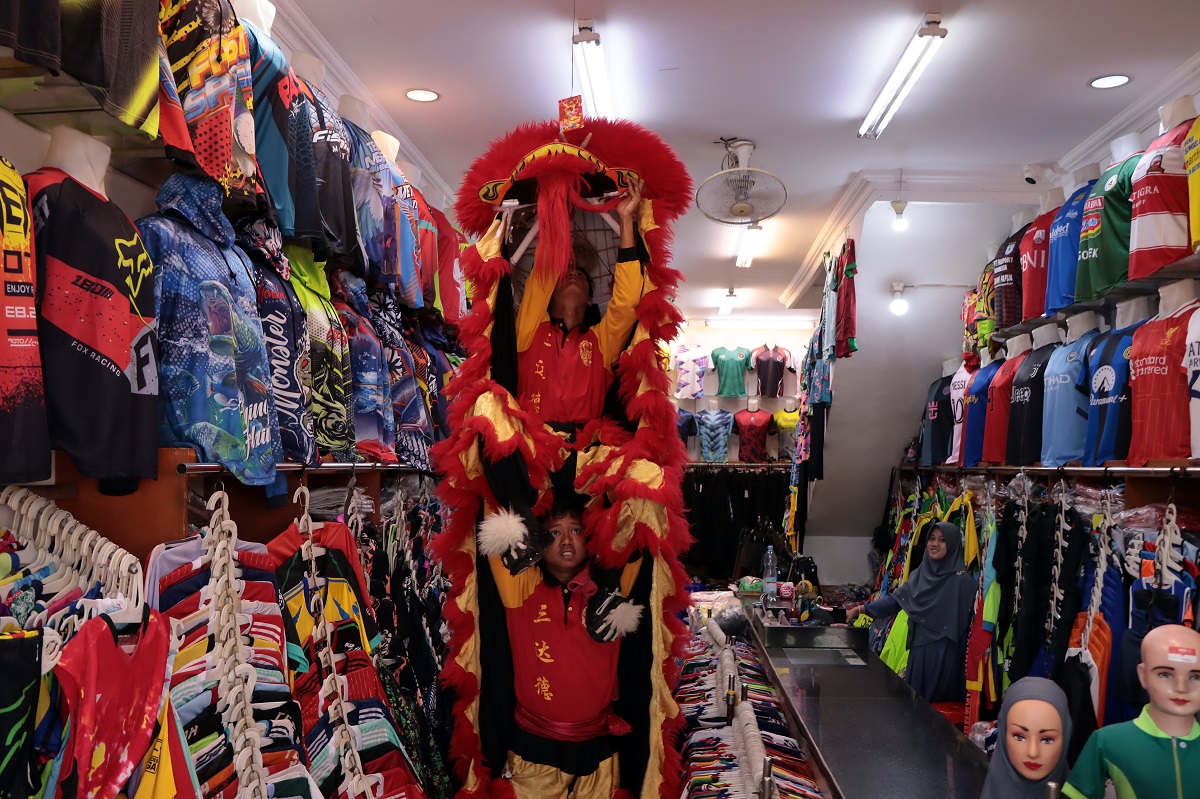 Kirab barangsai Cap Go Meh di Kota Solo digelar rutin tiap tahun sejak 10 tahun lalu.