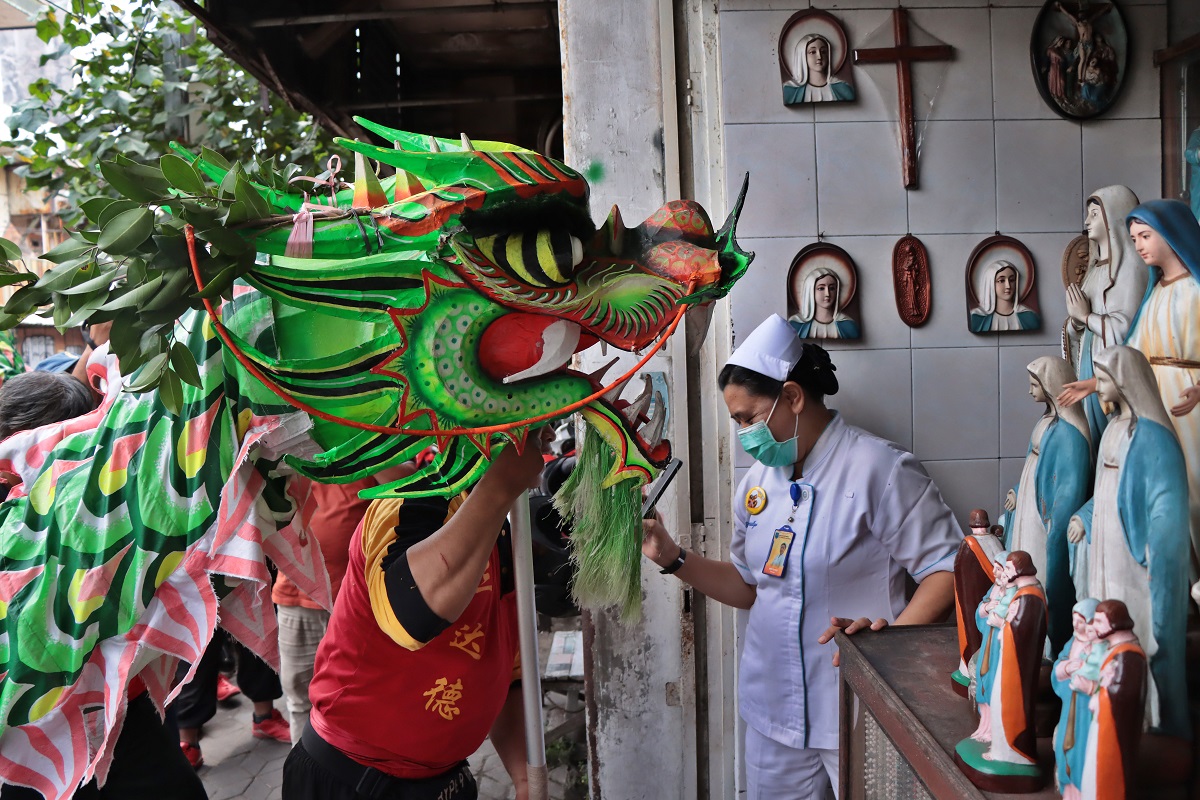 Kirab barangsai menandai prosesi Cap Go Meh sebagai penutup perayaan Imlek di Kota Solo, Rabu (12/2/2025). Sekaligus menunjukkan kerukunan dan keberagaman di Kota Solo.