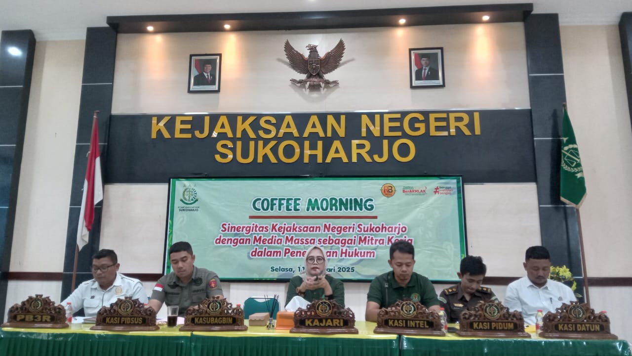 Kepala Kejari Sukoharjo Rini Triningsih  (tiga dari kiri) dalam rilis kinerja Kejari Sukoharjo, Rabu (12/2/2025).