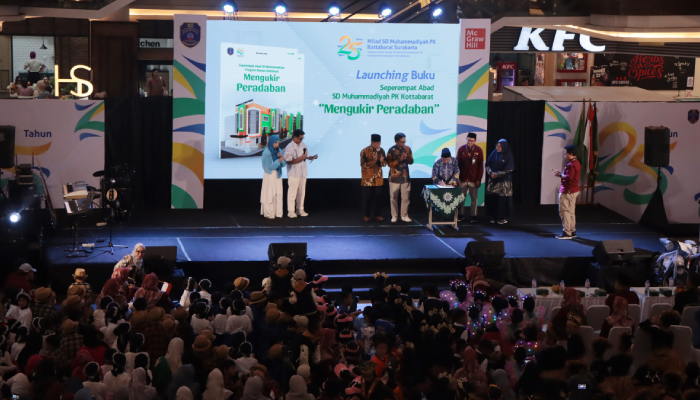 &nbsp;Seperempat Abad SD Muhammadiyah PK Kottabarat: Mengukir Peradaban dalam acara Milad ke-25 yang digelar di Solo Square, Sabtu (15/2/2025).