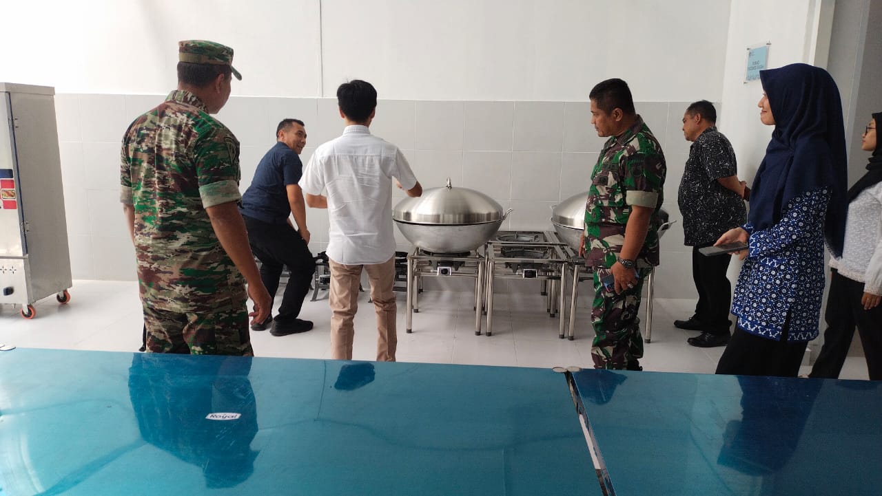 Tim gabungan mengecek dapur untuk MBG belum lama ini.