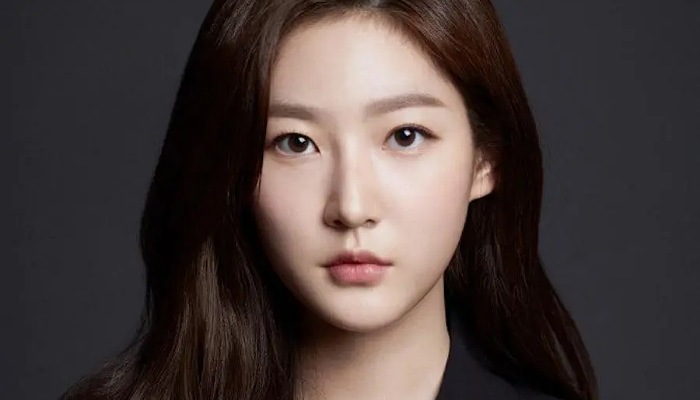 Kim Sae Roon.