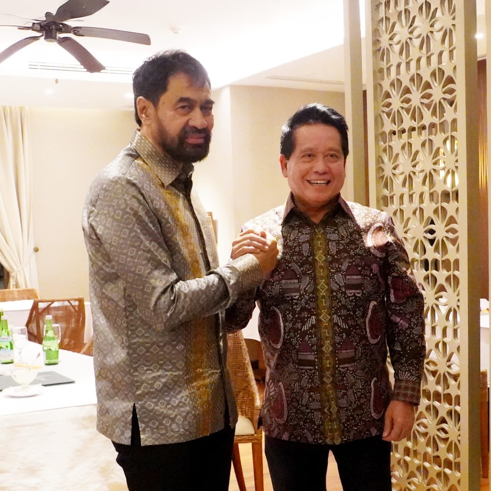 Direktur Utama BSI Hery Gunardi (kanan) bersama Gubernur Aceh Muzakir Manaf (Mualem) saat silaturahmi singkat di Jakarta, Jumat (14/2/2/2025) .