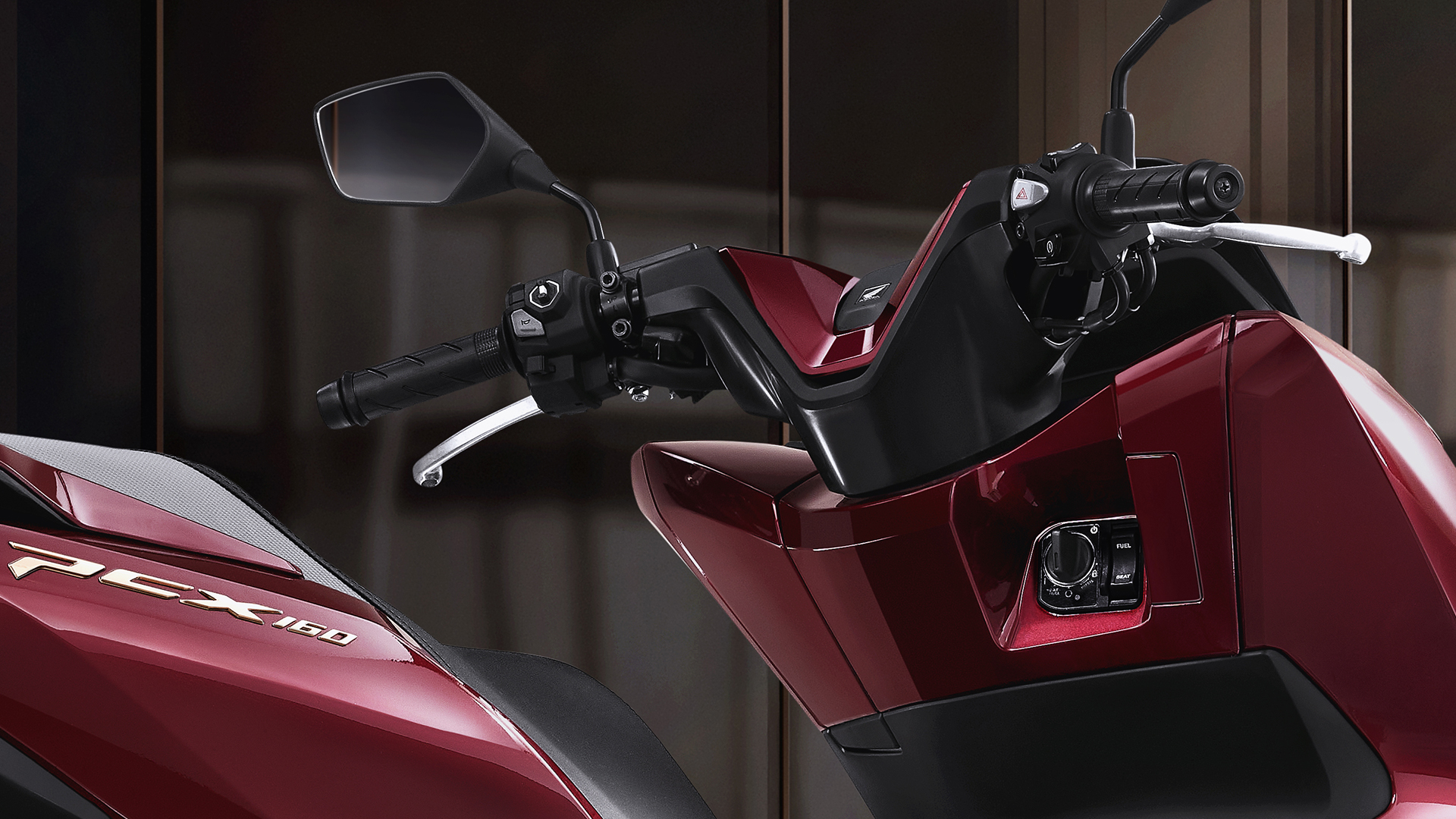 Salah satu perubahan signifikan pada PCX160 yang diterapkan adalah desain ulang pada stang, yang bertujuan untuk meningkatkan manuverabilitas dan stabilitas kendaraan.
