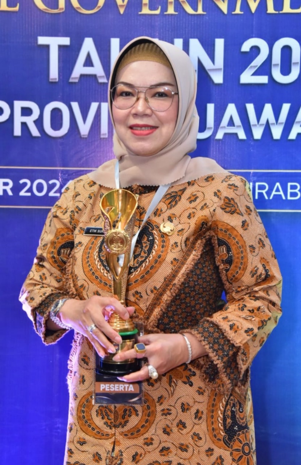 Etik Suryani menjadi Bupati perempuan pertama di Sukoharjo.