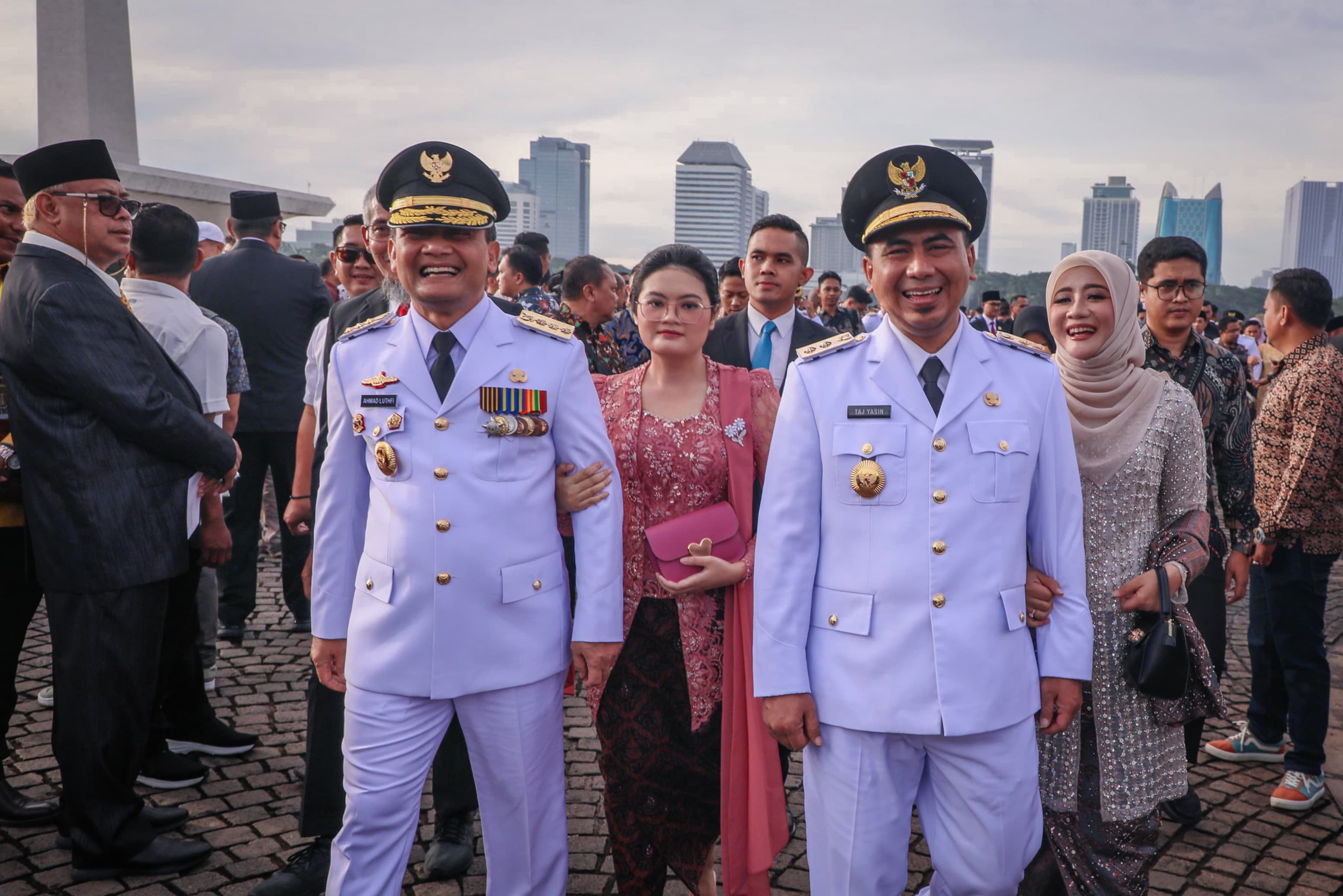 Ahmad Luthfi (kiri) dan Taj Yasin di sela pelantikan kepala daerah oleh Presiden Prabowo Subianto di Istana Kepresidenan, Kamis (20/2/2025).