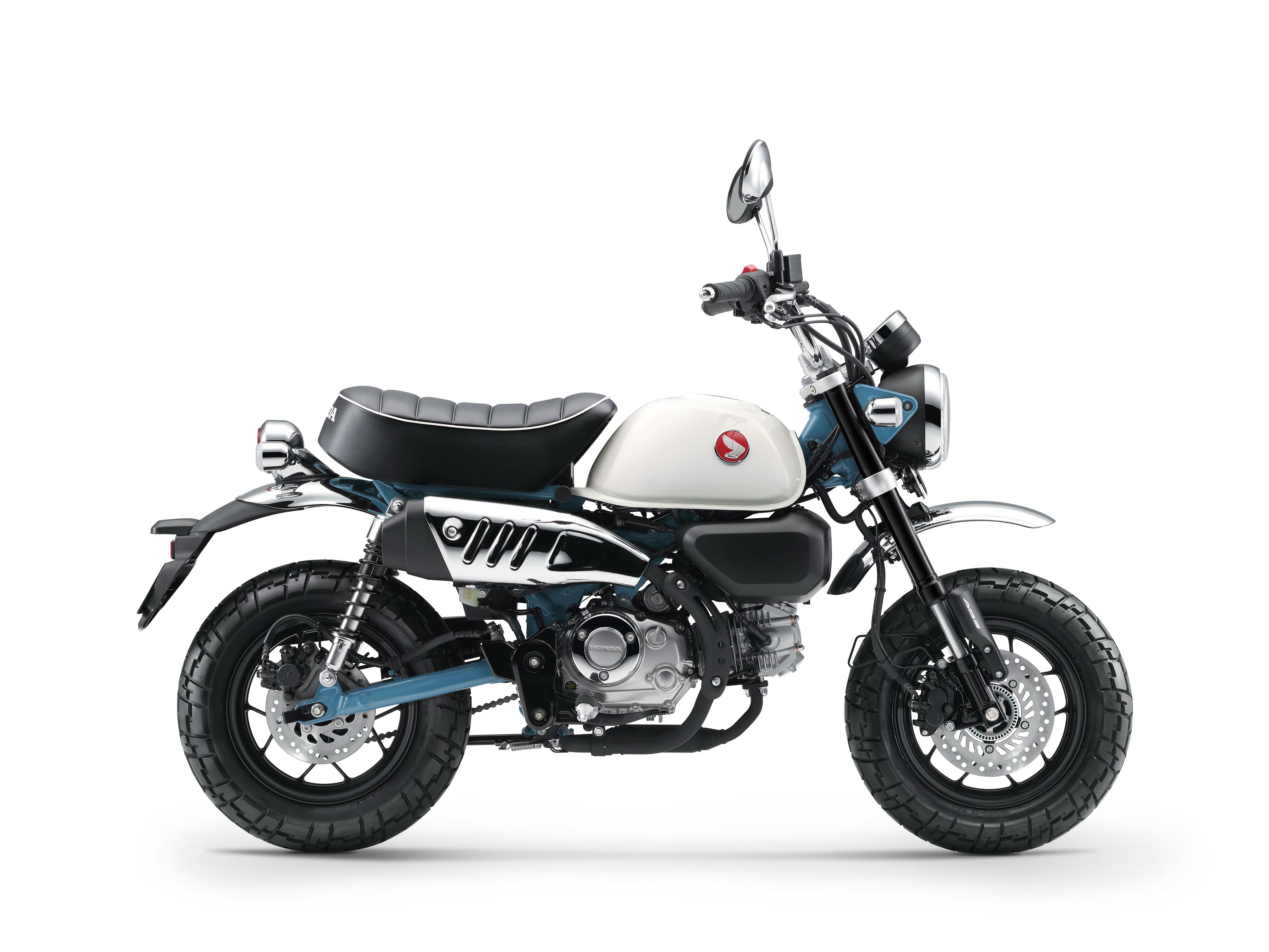 Pembaruan Honda Monkey kali ini menghadirkan warna terbaru Pearl Cadet Gray, yang didominasi oleh warna abu-abu.
