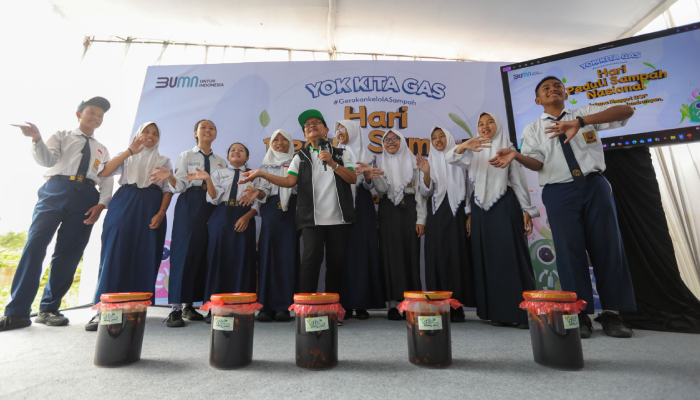 BRI Peduli Yok Kita Gas menggelar sosialisasi dan workshop pengelolaan sampah bersama siswa di Hari Peduli Sampah Nasional.