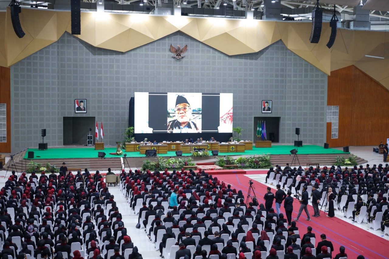 Prosesi Yudisium Pengukuhan dan Sumpah Profesi Guru 2025 berlangsung di Edutorium KH Ahmad Dahlan UMS, Sabtu (22/2).