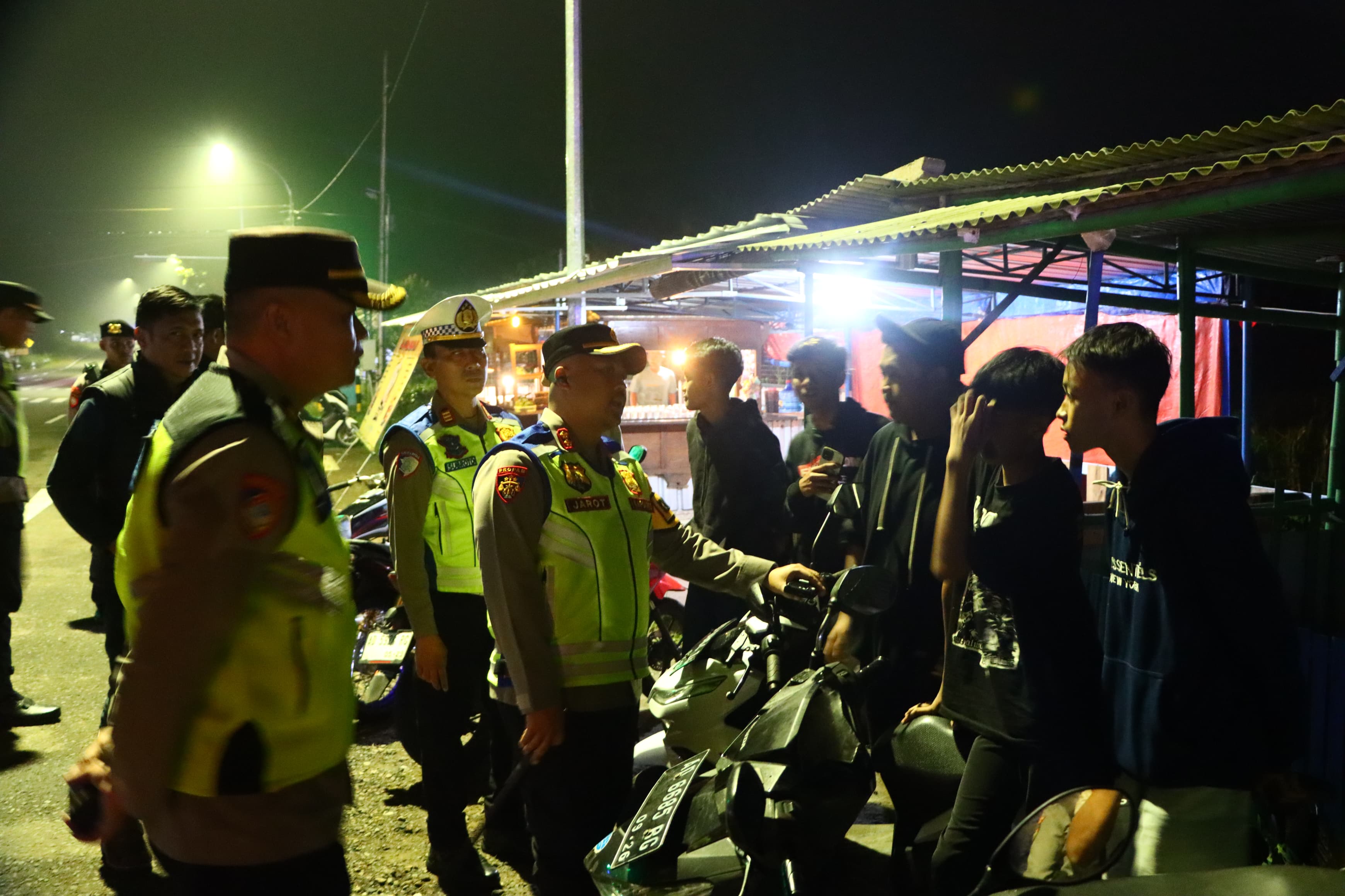 Patroli skala besar di wilayah Kecamatan Pracimantoro, Wonogiri, Sabtu (23/2/2025) malam.