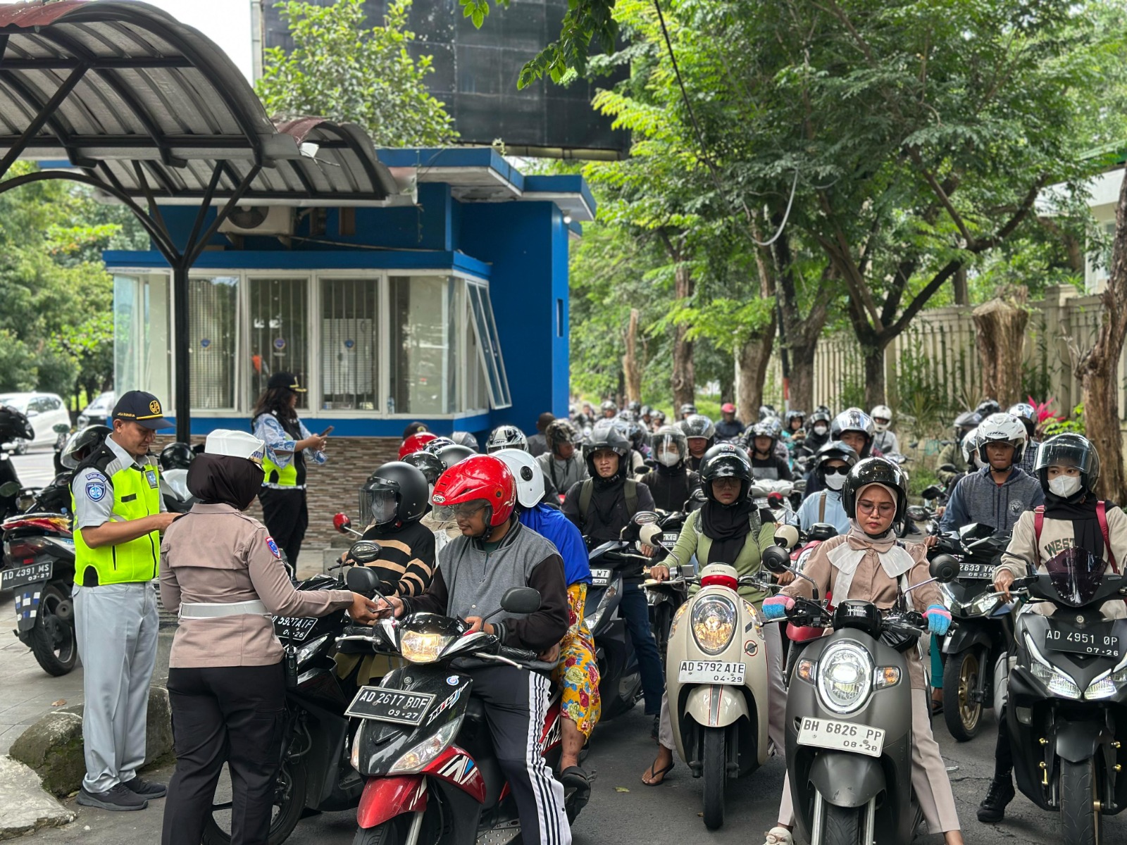 Polresta Surakarta gelar Operasi Keselamatan Candi 2025 belum lama ini, dan menindak ratusan pengendara dan memberikan ribuan teguran.