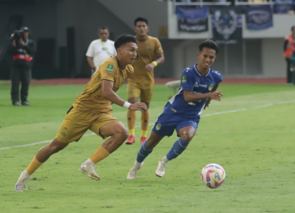 Laga PSIM Jogja melawan Bhayangkara FC di Stadion Manahan (26/2/2025)