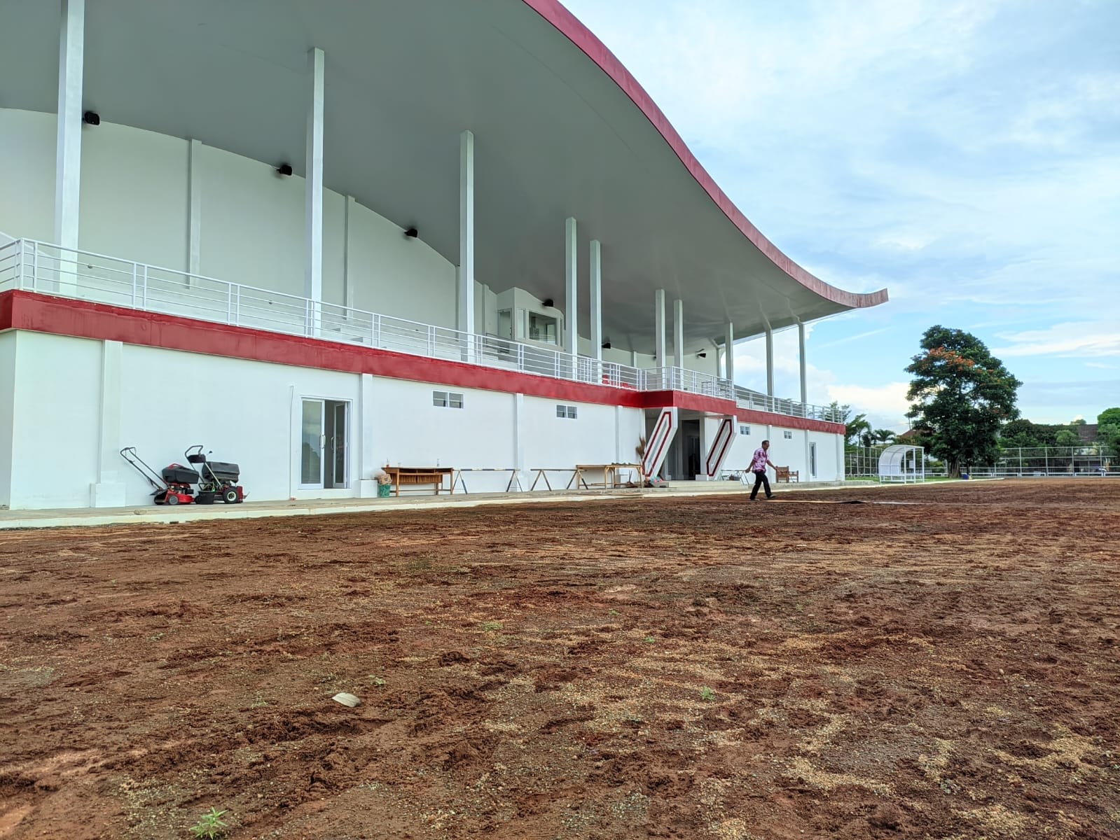 Kondisi lintasan lari di Stadion Pringgodani Wonogiri, Kamis (27/2/2025).