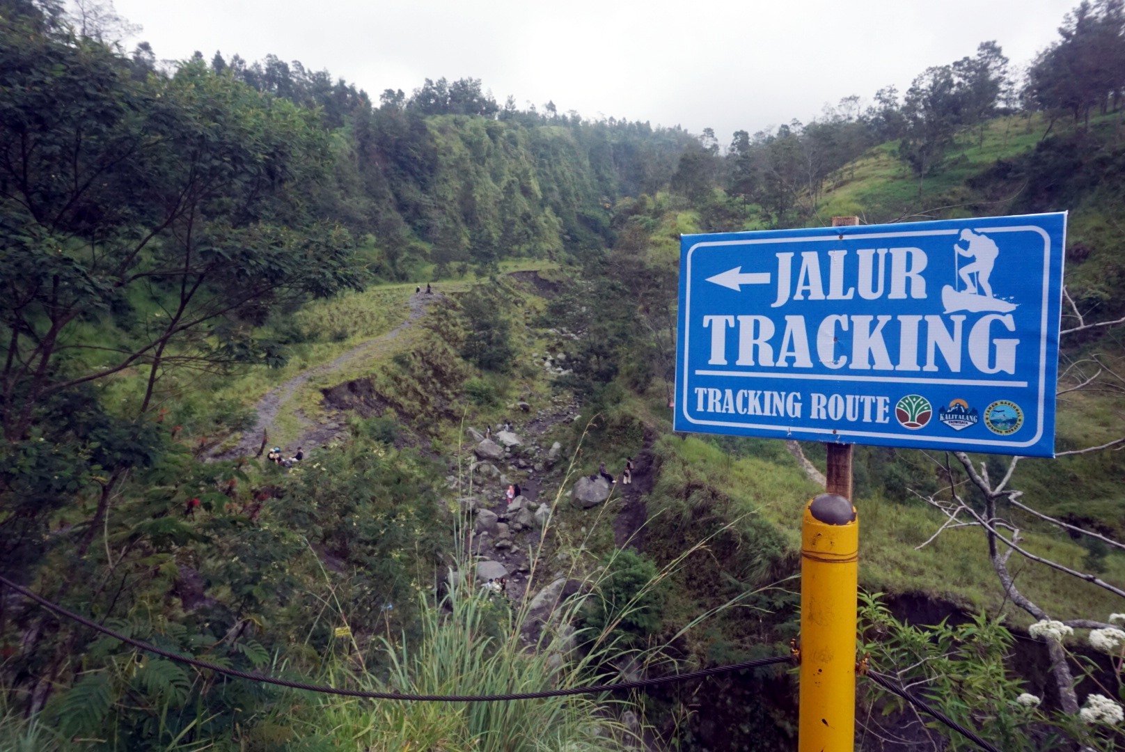 MENANTANG: Lembah yang menjadi rute tracking menikmati alam Gunung Merapi.