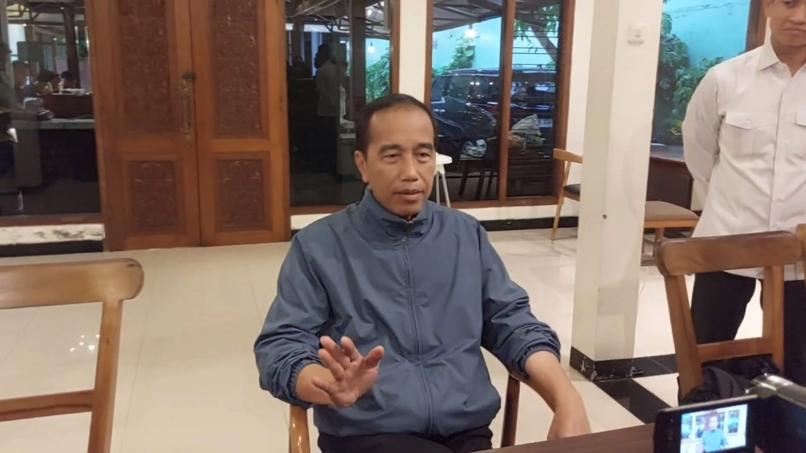 Jokowi Tanggapi Tudingan Hasto soal Revisi UU KPK.