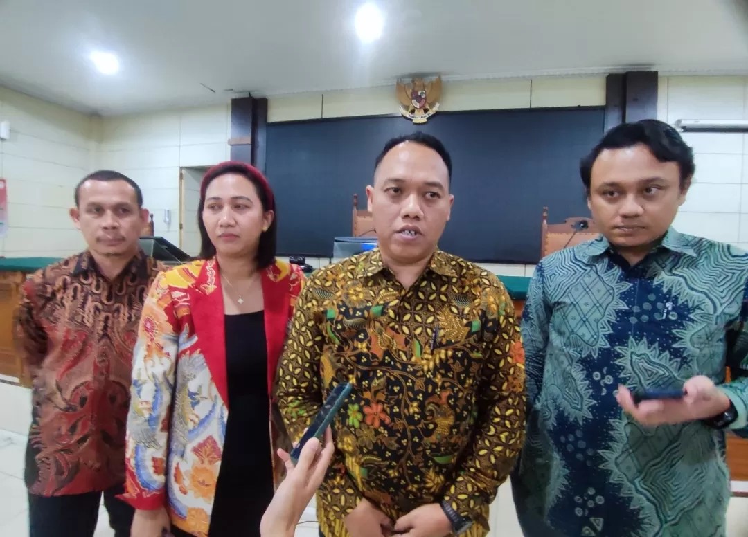 Tim Kurator kepailitan PT Sritex memberikan keterangan pers usai rapat kreditur di PN Semarang, Kamis (30/1/2025).
