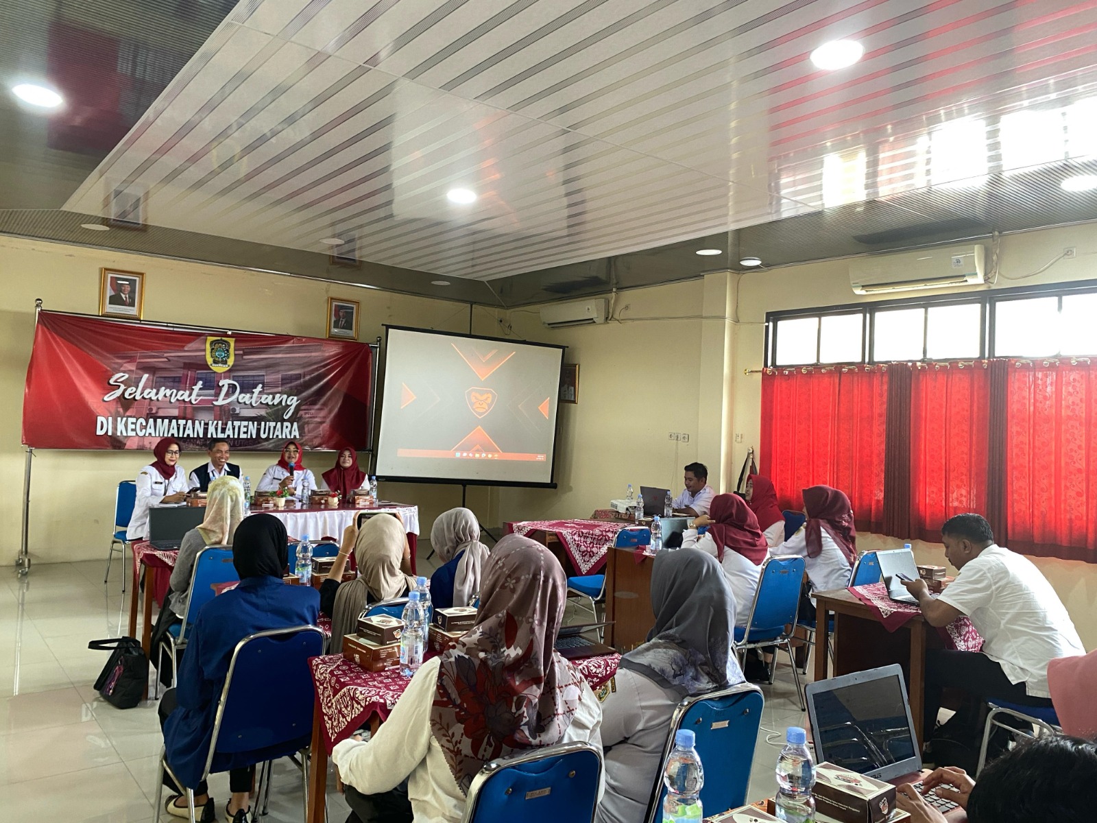 SOSIALISASI: Pelatihan penguatan website desa di aula Kecamatan Klaten Utara oleh Diskominfo Klaten.