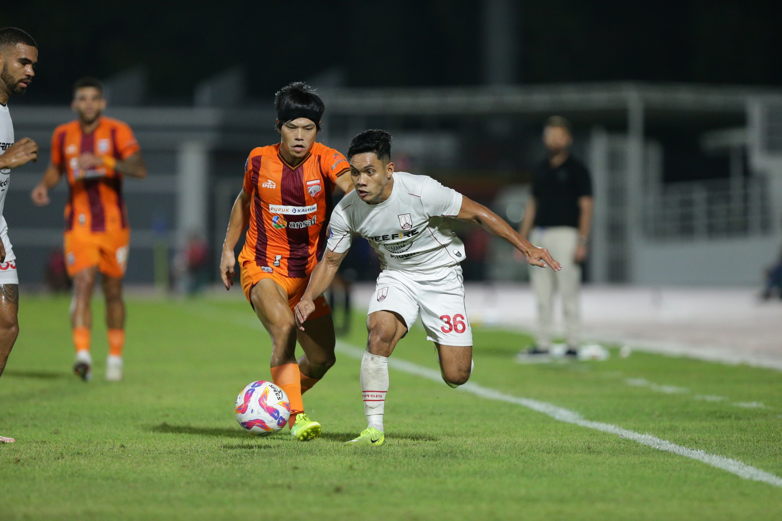 Gelandang Persis Solo Althaf Indie saat bermain melawan Borneo FC di Stadion Segiri, Samarinda (2/3/2025).