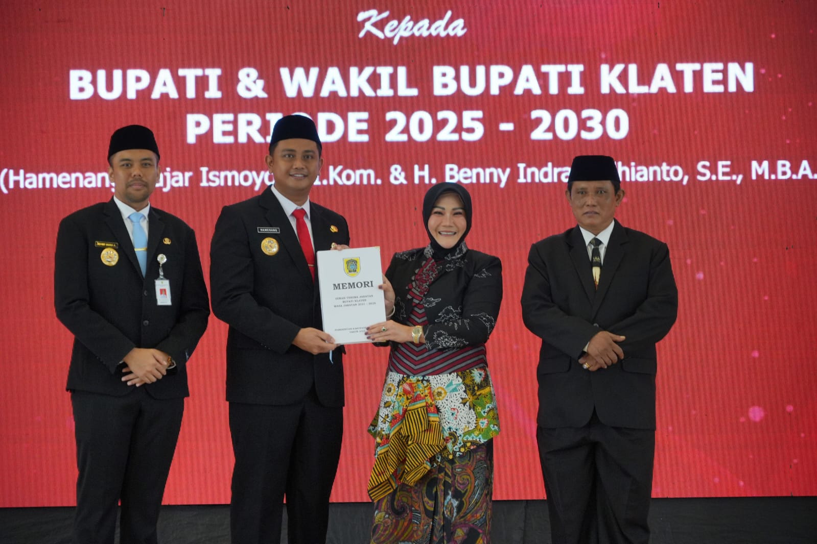 Pelaksanaan serah terima jabatan Bupati dan Wakil Bupati Klaten di Grha Bung Karno Klaten.&nbsp;