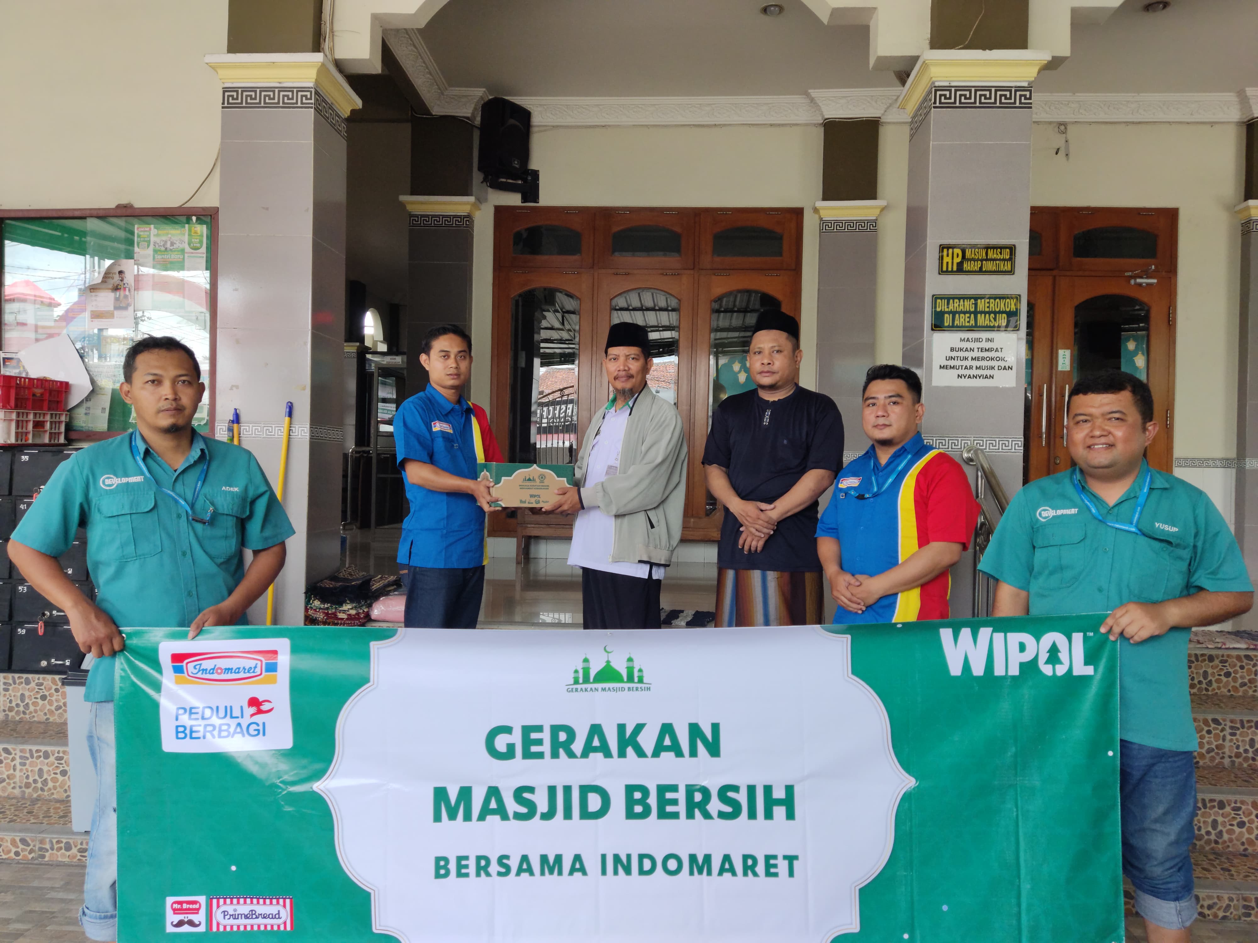 Gerakan Masjid Bersih di Masjid Al Ma