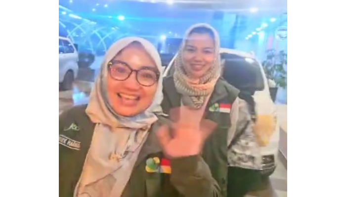 Tangkapan layar istri Wali Kota Bekasi, Tri Adhianto, saat menginap di hotel usai membantu korban banjir Bekasi.