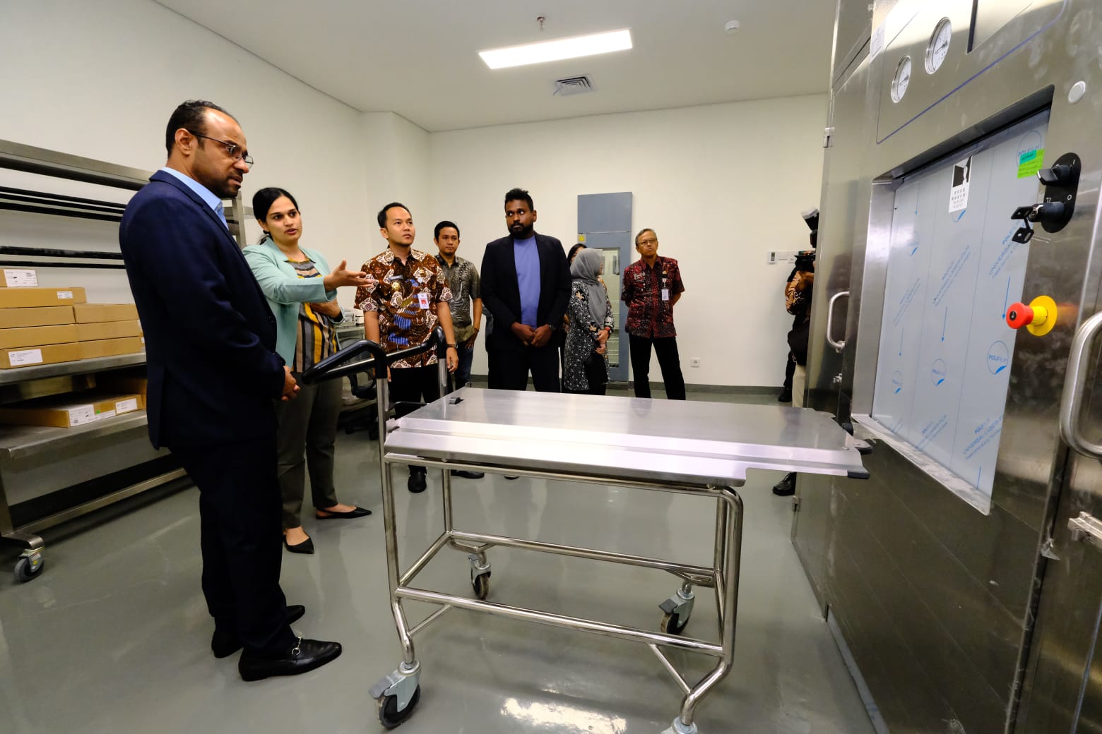 CEK: Wali Kota Solo Respati Ardi menemani Duta Besar UEA Abdulla Salem Al Dhaheri yang meninjau fasilitas RS Kardiologi, Kamis (6/3/2025)