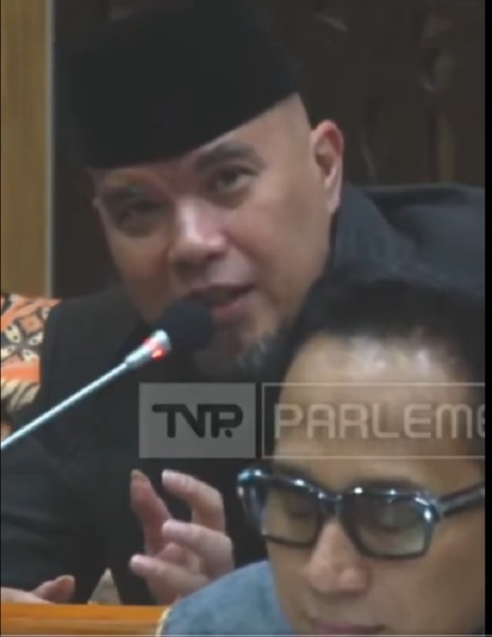 Ahmad Dhani, anggota komisi X DPR RI memberikan usulan saat rapat dengan Ketum PSSI Erick Thohir