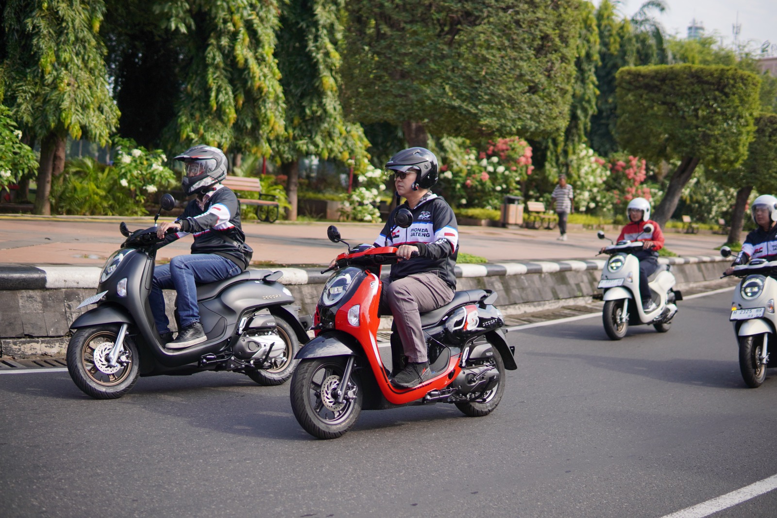 Pecinta Honda Scoopy dari berbagai daerah di Jawa Tengah mengikuti Scoopy Invitational Ride. Sebuah agenda touring seru yang berlangsung pada 28 Februari&ndash;2 Maret 2025.