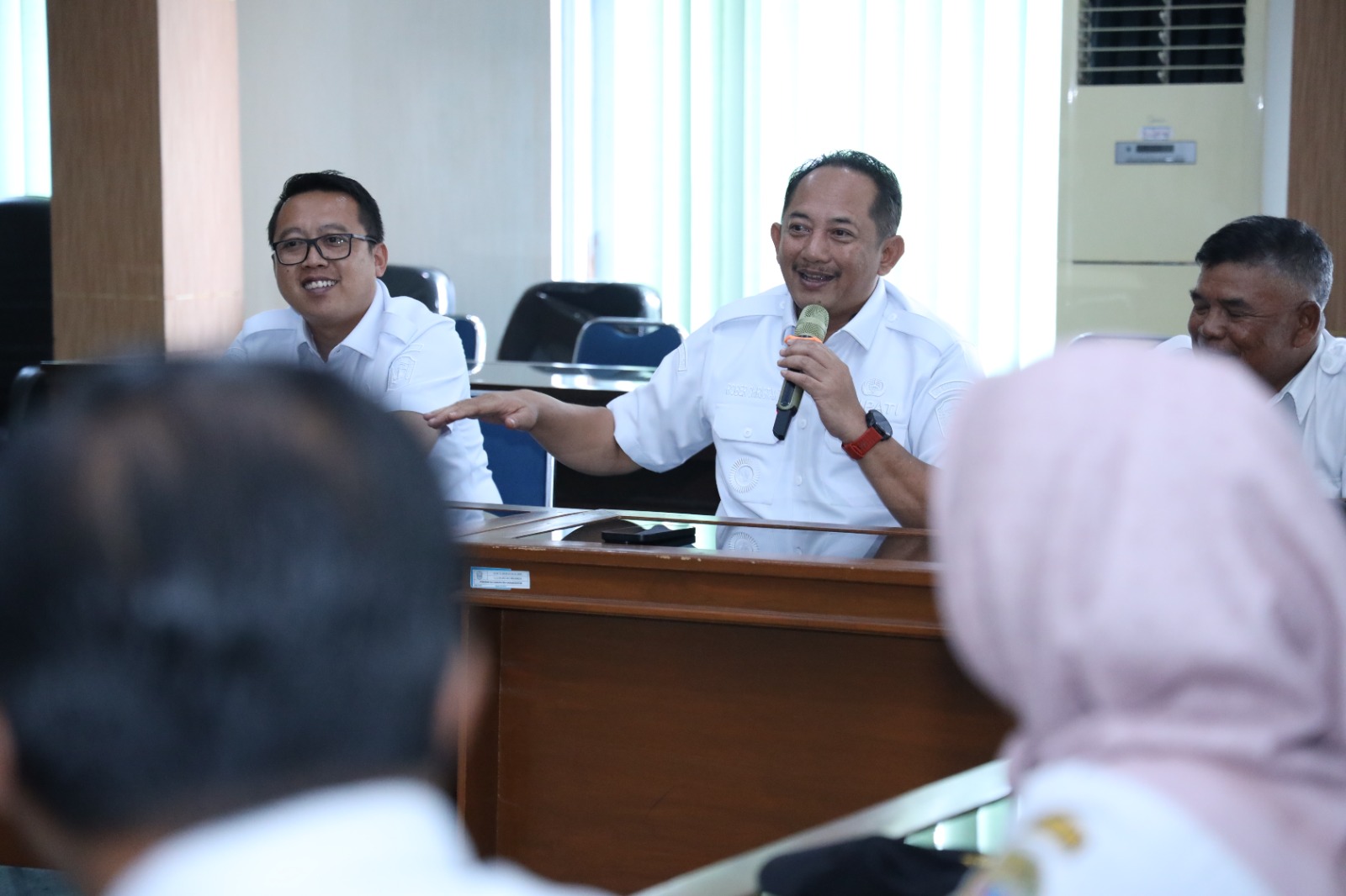 Bupati Karanganyar Rober Christanto beri paparan kepada jajaran Pemkab Karanganyar.