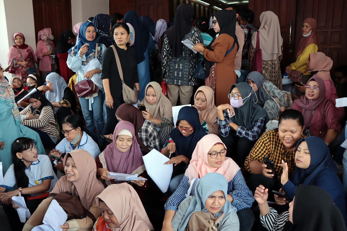 Mantan karyawan PT Sritex mengurus jaminan hari tua belum lama ini.