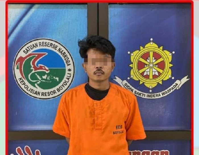 RS, 27, warga Kecamatan Kaliwungu, Kabupaten Semarang yang kedapatan membawa paket sabu-sabu.