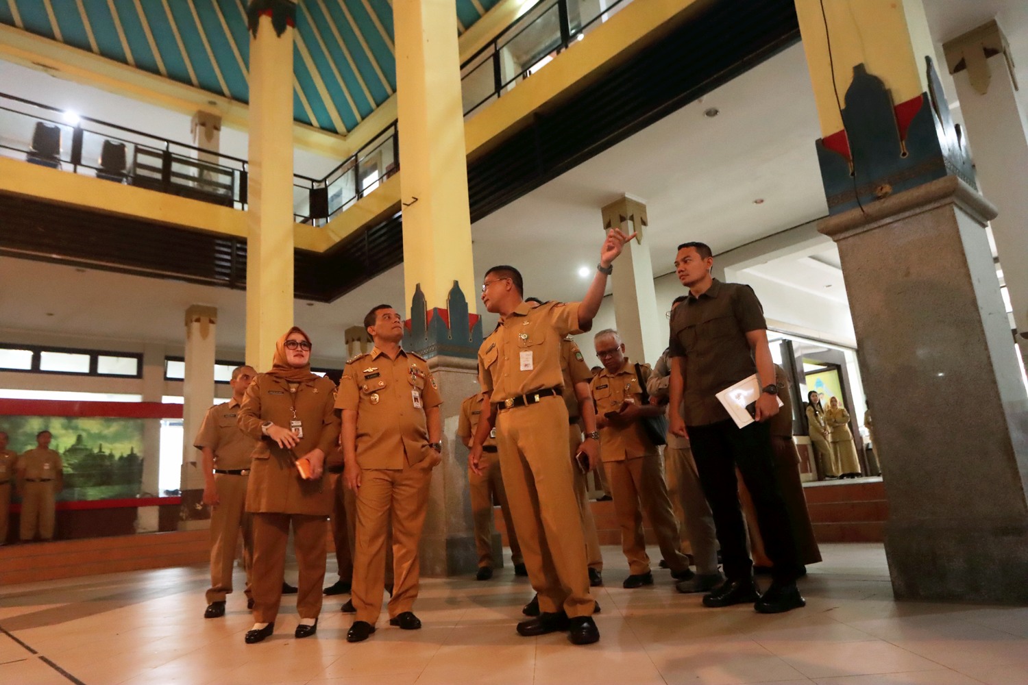 Gubernur Jateng Ahmad Luthfi saat meninjau eks kantor Bakorwil Surakarta di kawasan Gladak, Senin (10/3/2025).