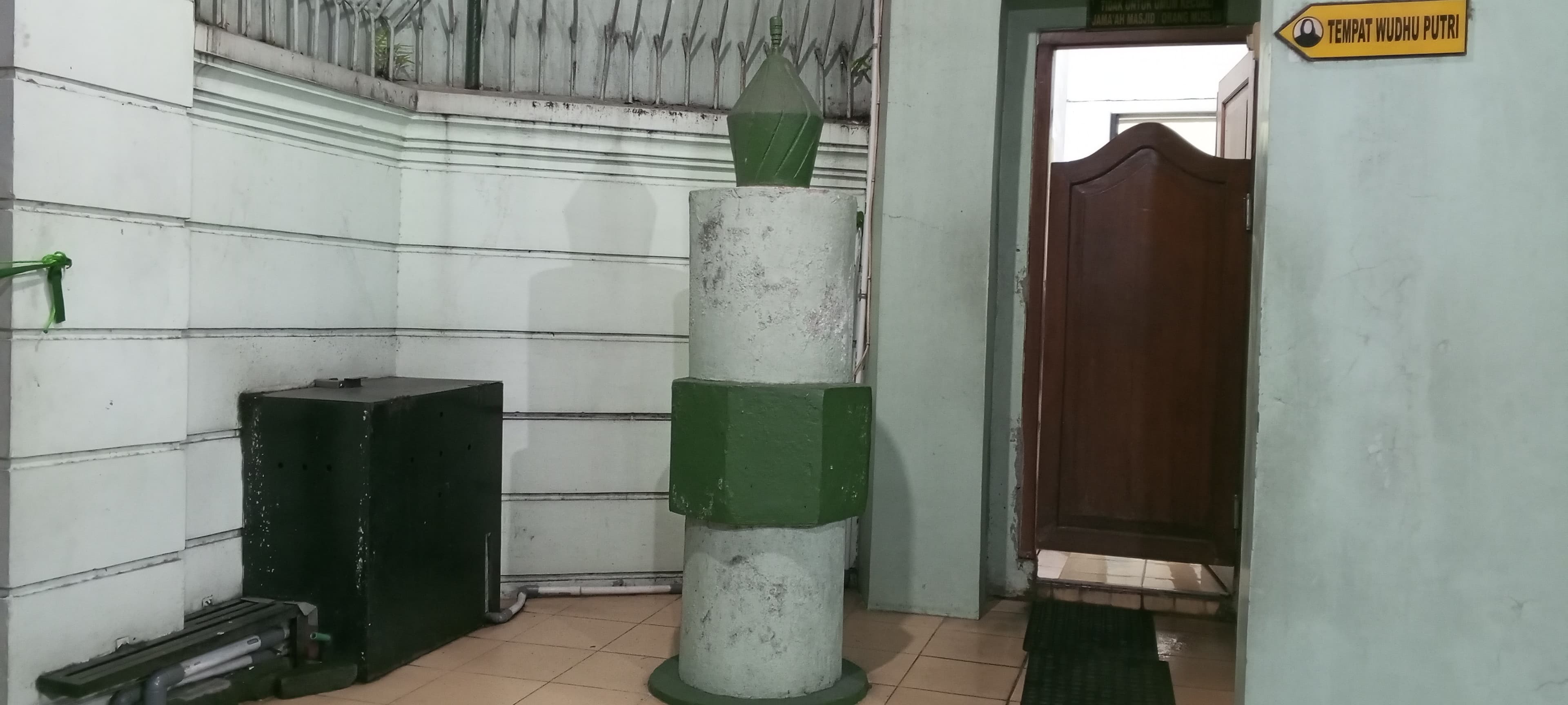 Tugu lilin perdamaian di Masjid Al-Hikmah
