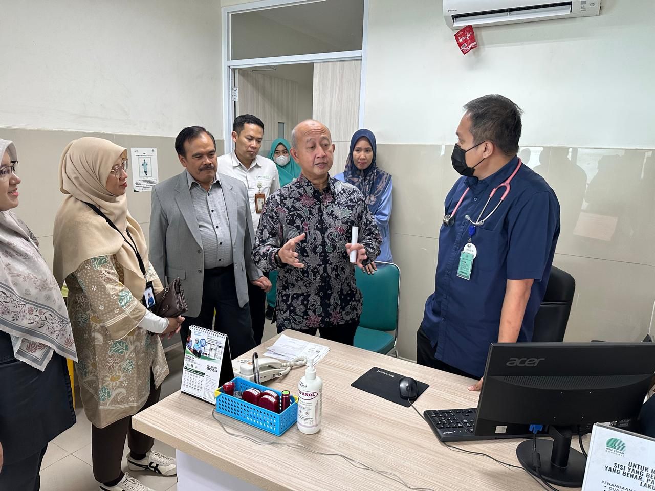 Direktur Teknologi Informasi BPJS Kesehatan Edwin Aristiawan cek layanan kesehatan berbasis digitalisasi di RSSU Boyolali dan RS PKU Aisyiyah Boyolali, Senin (10/3/2025).