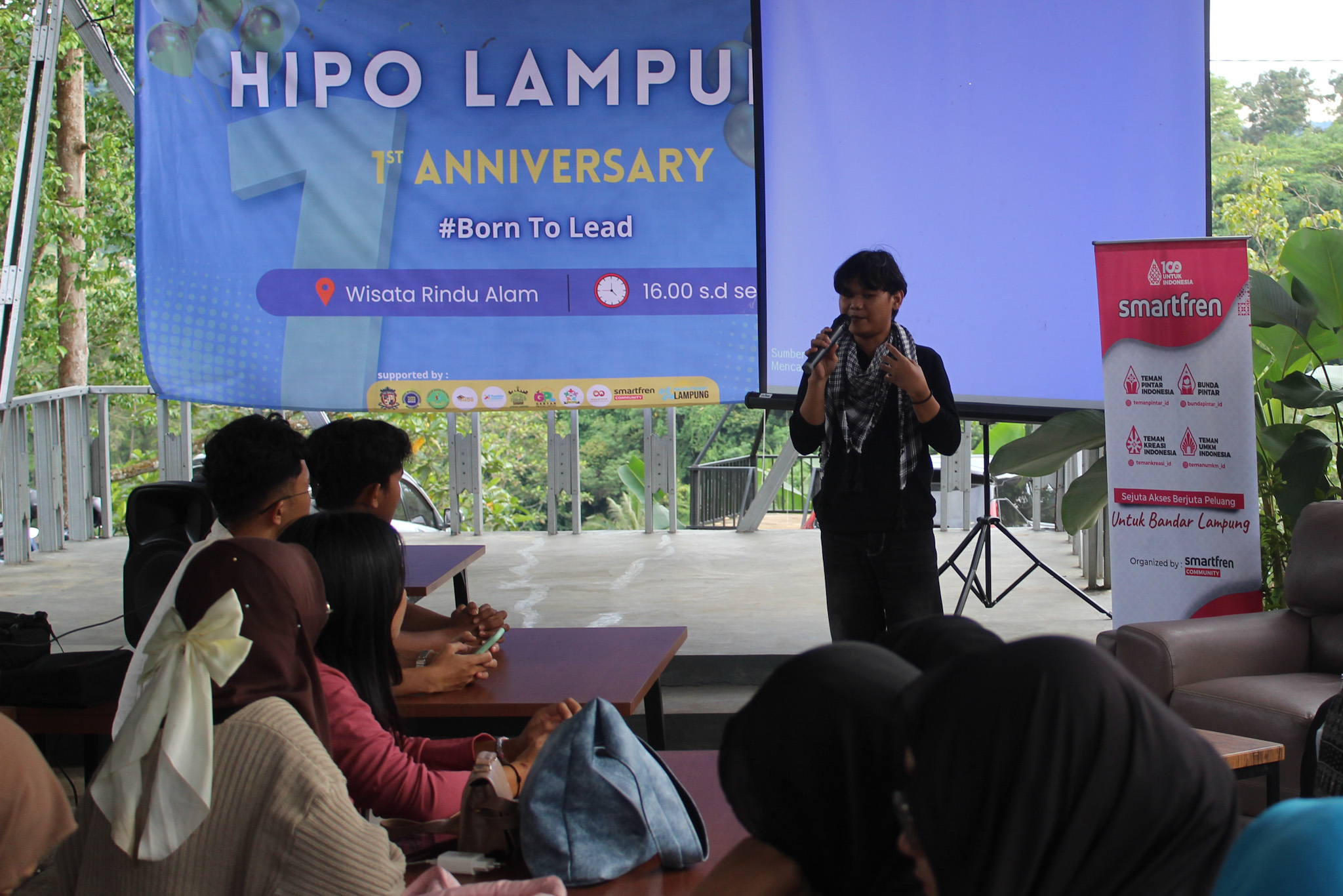 Smartfren gelar program #RamadanPenuhBerkah. Ini merupakan rangkaian kegiatan literasi digital serta promo kuota.