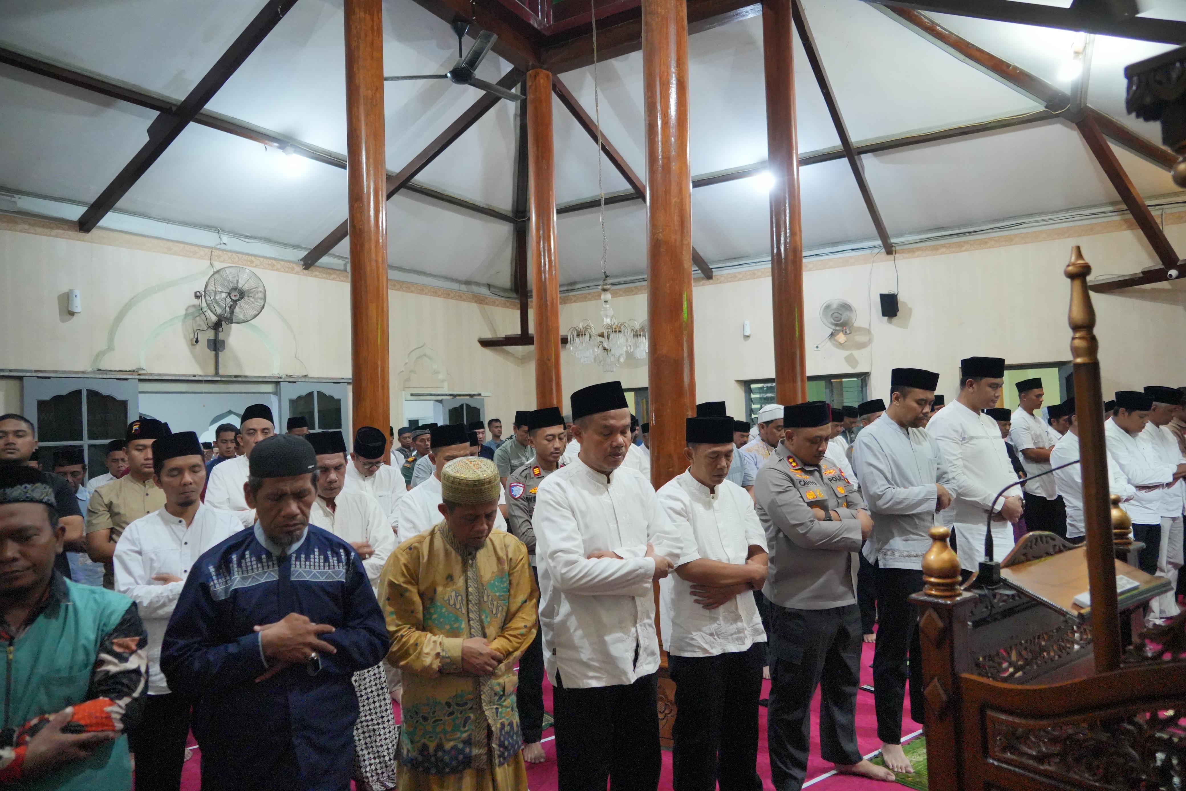 Salat Tarawih keliling (Tarling) di Masjid Asy Syafa&rsquo;ah, Desa Demakijo, Kecamatan Karangnongko, Klaten yang berusia lebih dari seabad. (Dokumentasi Diskominfo Klaten)
