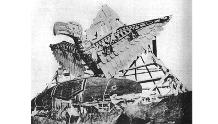 Patung yang dibuat suku nutka untuk menghormati pemimpinya yang meninggal tahun 1902