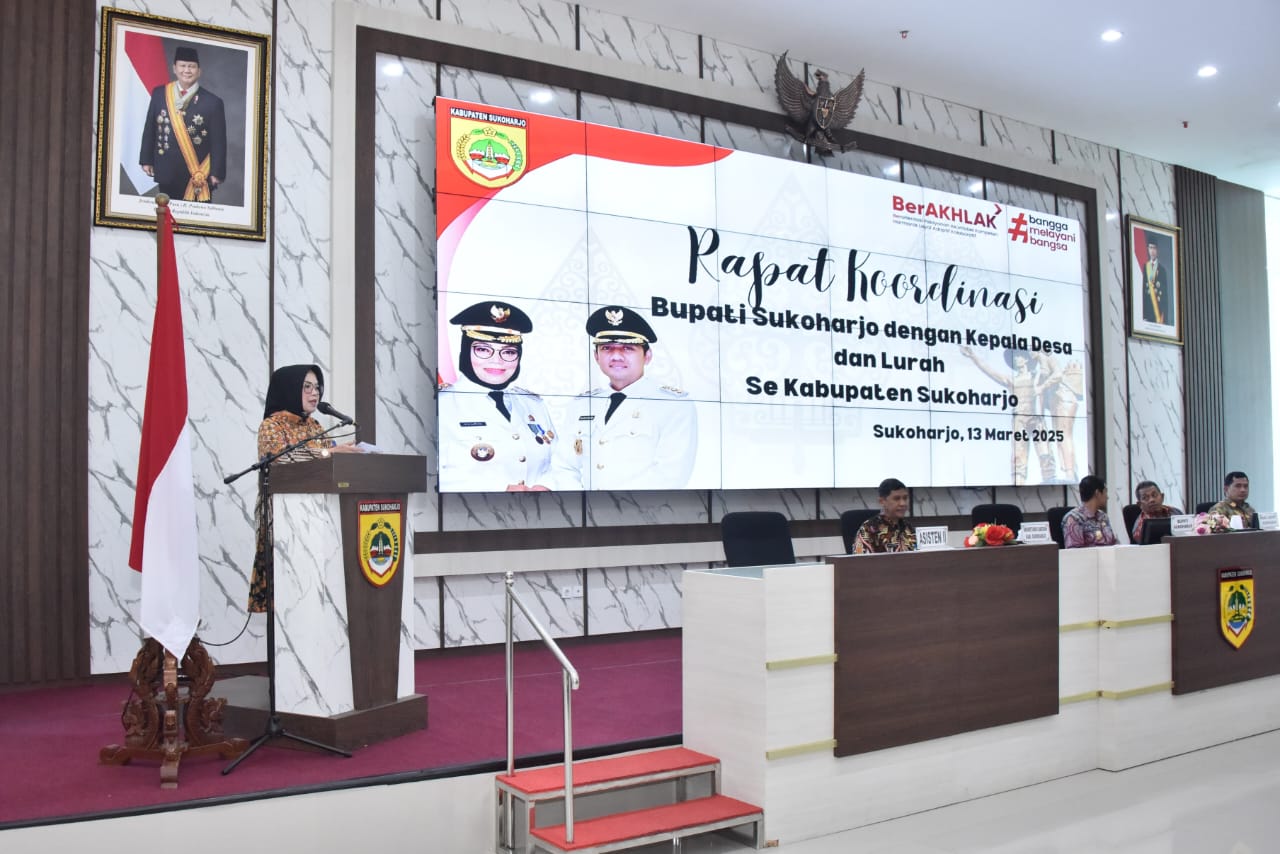 Bupati Sukoharjo, Etik Suryani, usai menggelar Rapat Koordinasi (Rakor) Koperasi Desa Merah Putih di Gedung Terpadu Menara Wijaya pada Kamis (13/3/2025).
