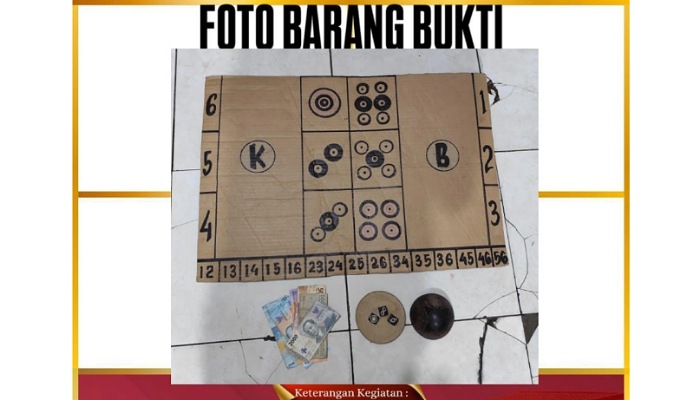 Barang bukti taruhan dadu yang diamankan Polres Wonogiri dari para pelaku di Ngadirojo.
