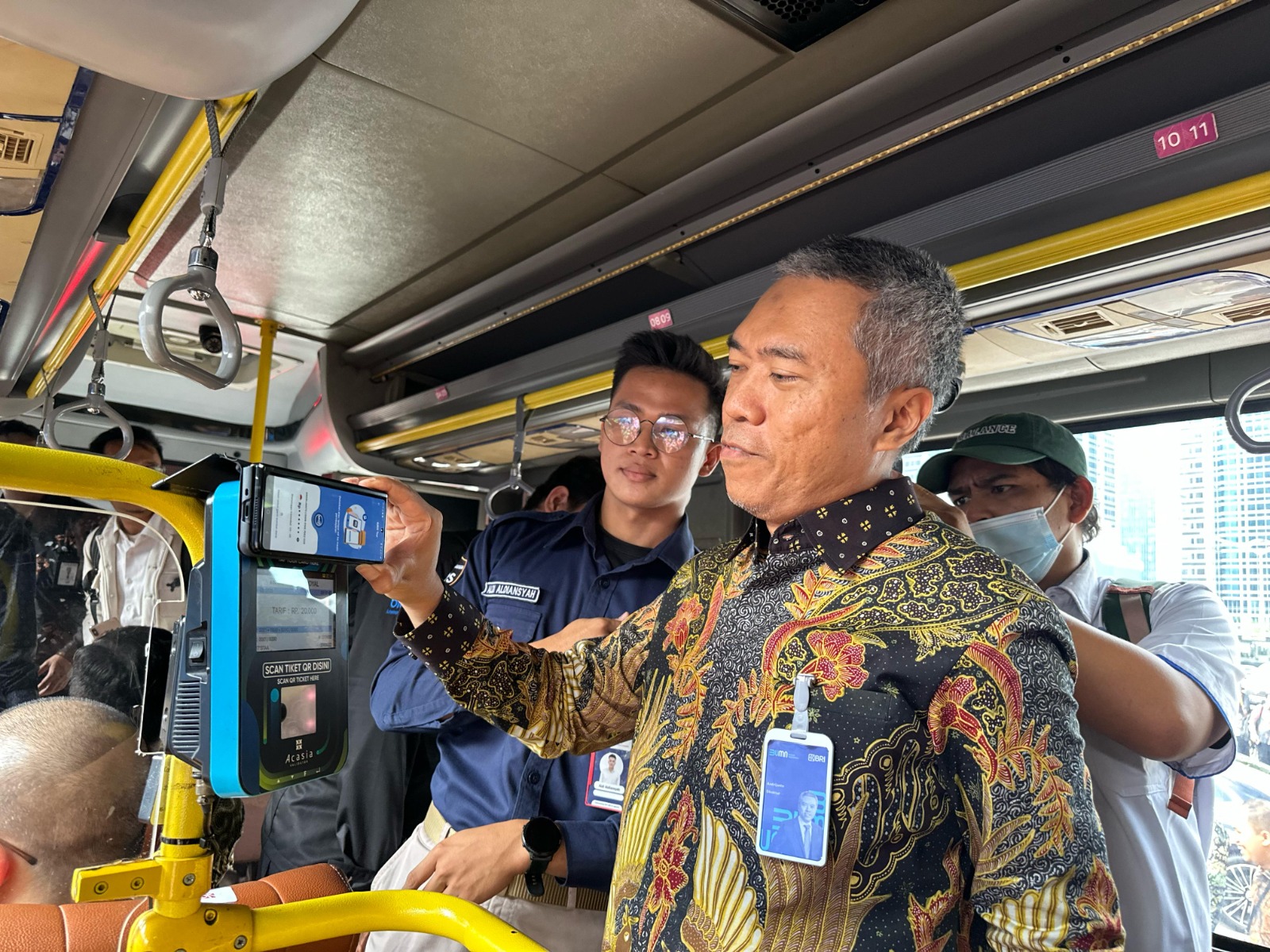 Direktur Retail Funding and Distribution BRI Andrijanto jajal QRIS TAP. Ini jadi langkah strategis BRI dalam mempercepat adopsi pembayaran digital di Indonesia.