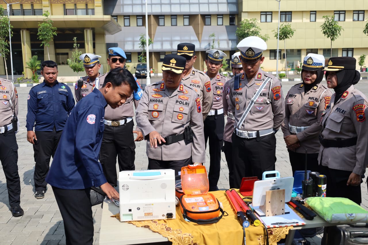 Kapolres Sukoharjo AKBP Anggaito Hadi Prabowo mengecek sarana pendukung Pospam Lebaran.