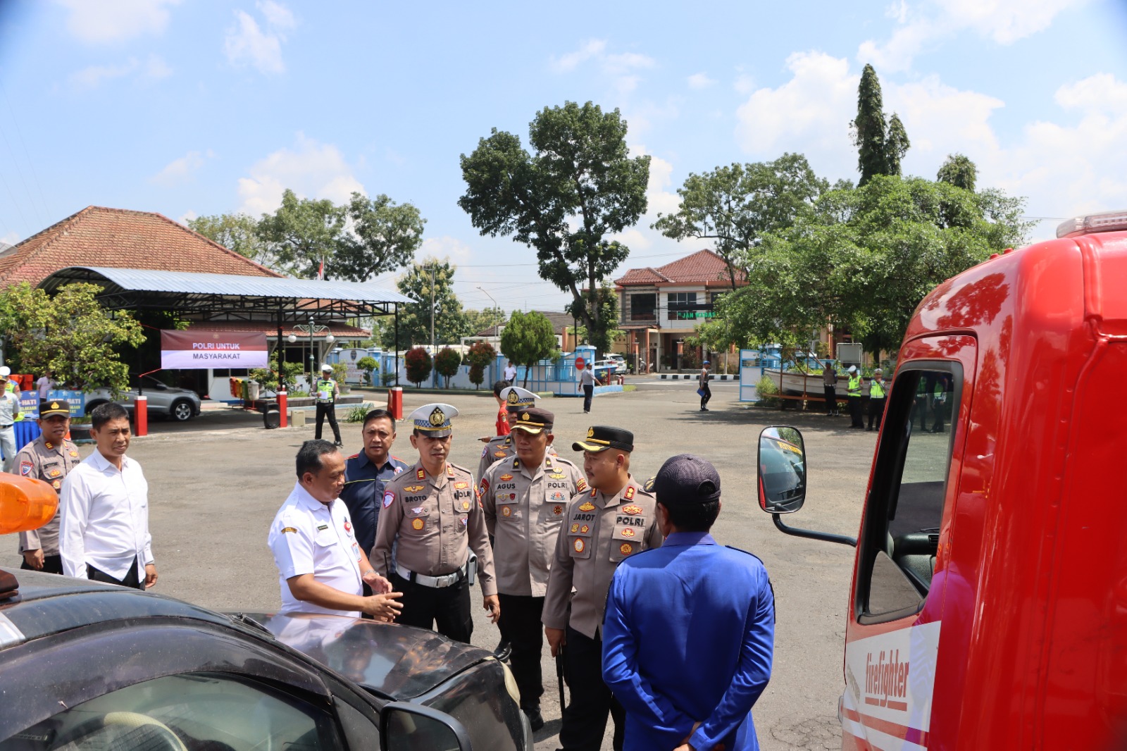 Pengecekan kendaraan saat apel quick respons dalam rangka kesiapan pengamanan Operasi Ketupat Candi 2025 di halaman Kantor Dishub Wonogiri, Rabu (12/3/2025).