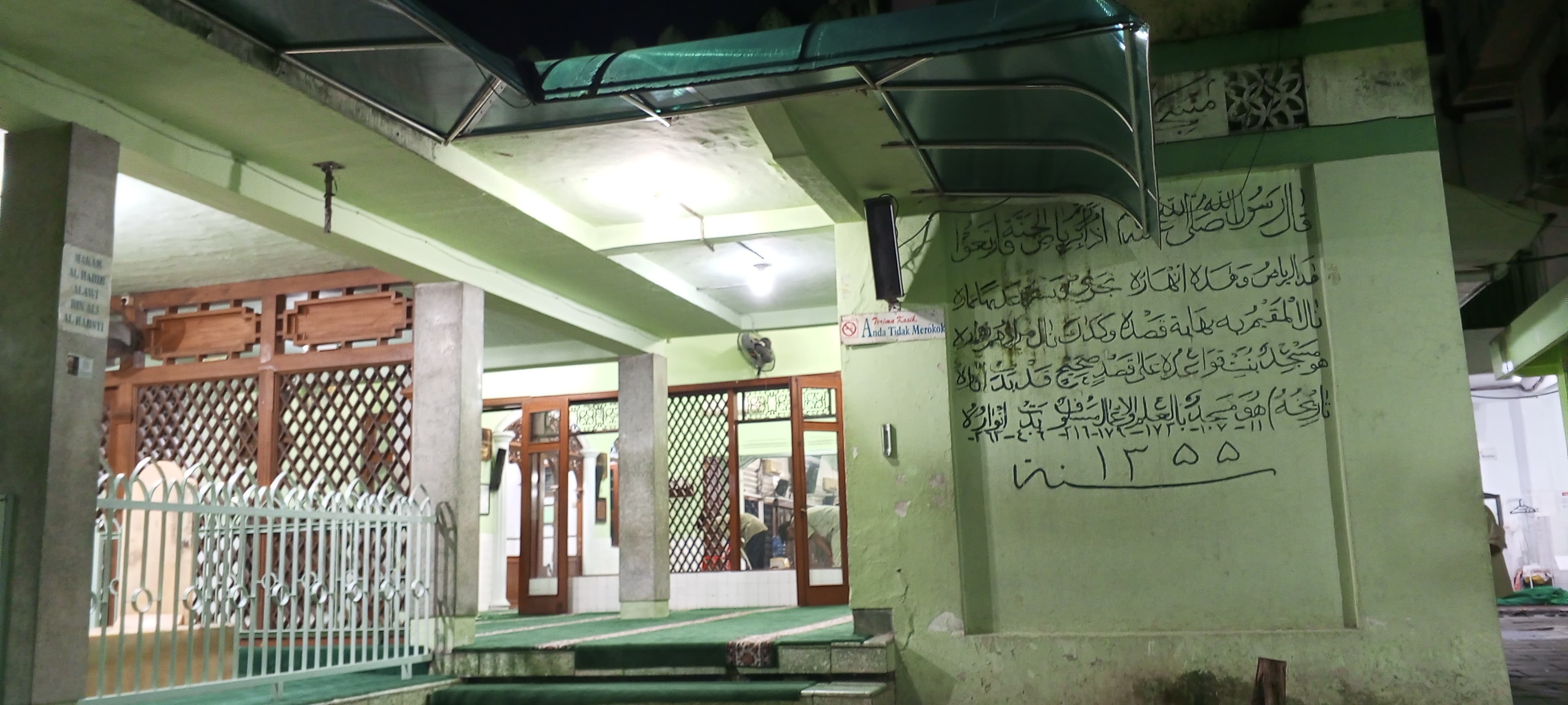 Bangunan Masjid Riyadh yang terletak di Jalan Ibu Pertiwi, Kelurahan Pasar Kliwon, Kota Solo