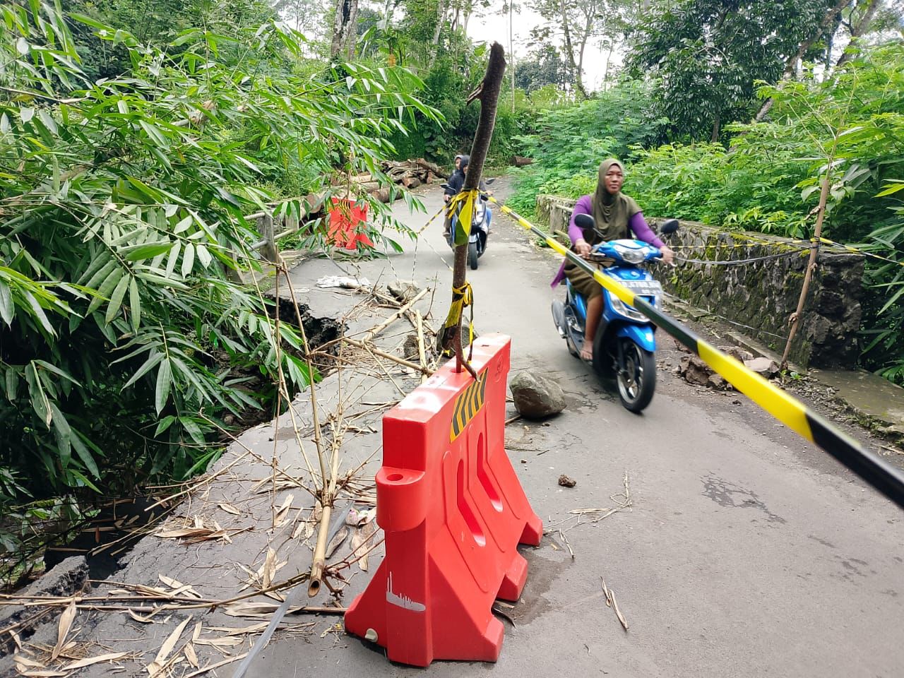 Kondisi jembatan penghubung Desa Mliwis dan Desa Cabean Kunti. Jembatan ini akan diperbaiki pada April nanti.