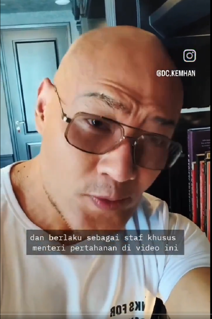 Deddy Corbuzier, yang kini berpangkat Letkol Tituler dan menjabat Stafsus Menhan membela rapat tertutup revisi UU TNI di  akun media sosial @dc.kemhan.