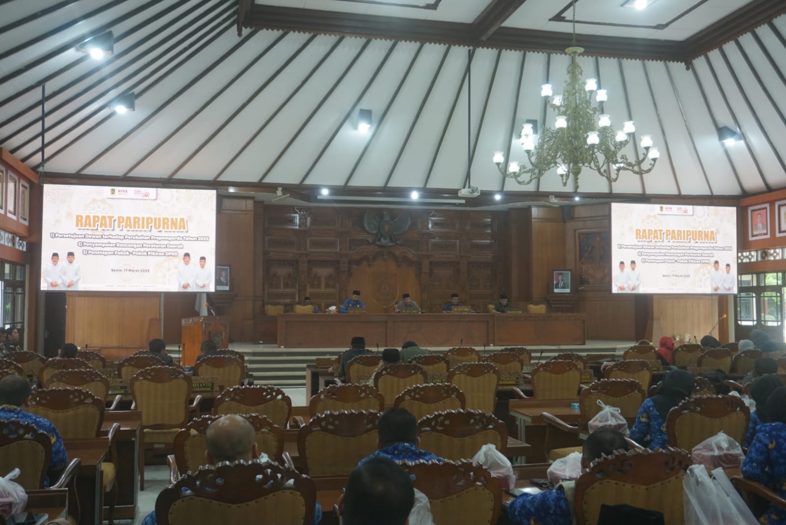 DPRD Klaten melaksanakan rapat paripurna dengan salah satu agendanya persetujuan dewan terhadap perubahan program pembentukan peraturan daerah (Propemperda) 2025.&nbsp;