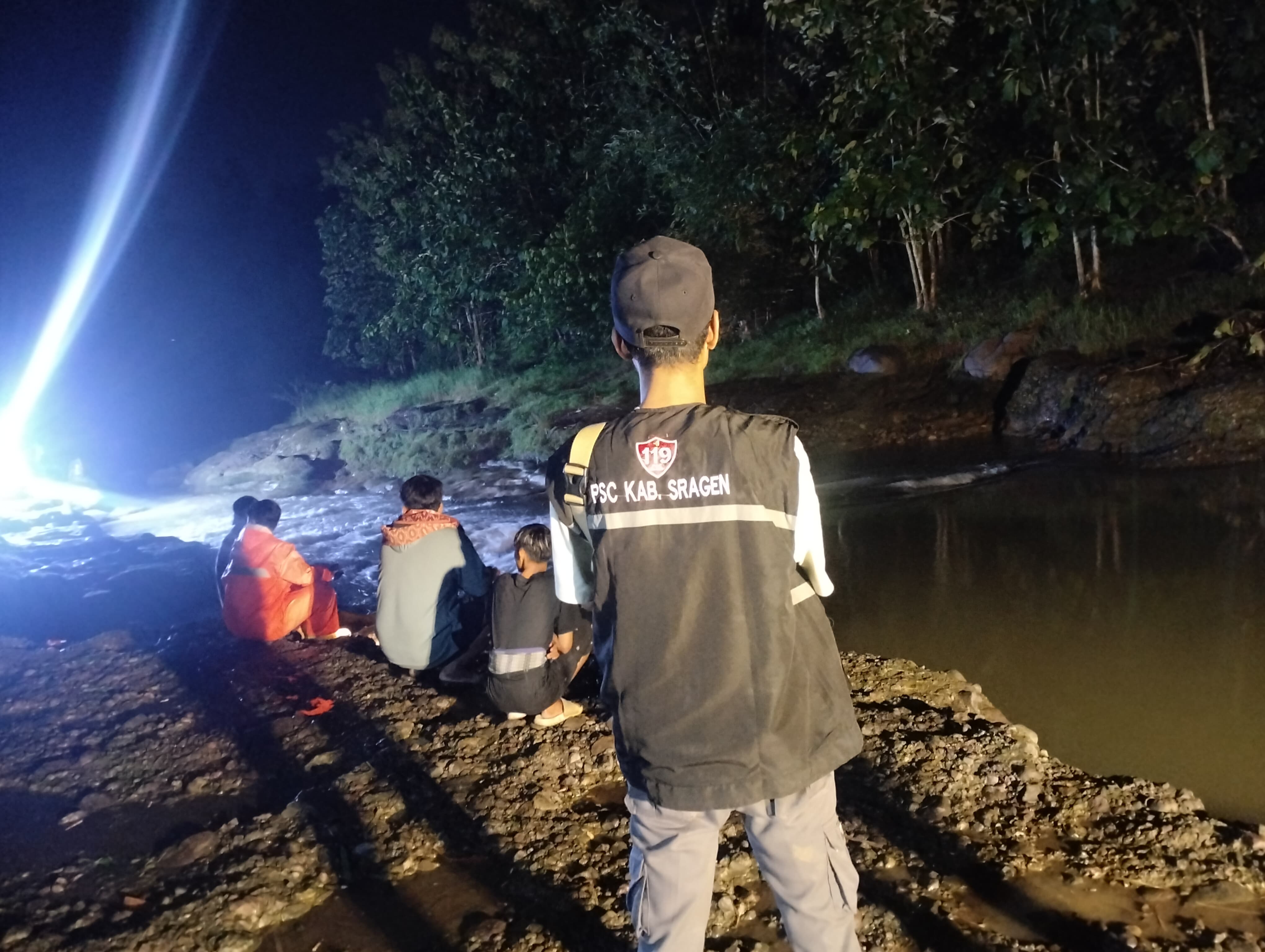 Pencarian Rangga Pratama Yudha, 19, yang dilaporkan hilang setelah terseret arus Sungai Bonggo di desa setempat, Minggu (16/3/2025) sekitar pukul 18.30.